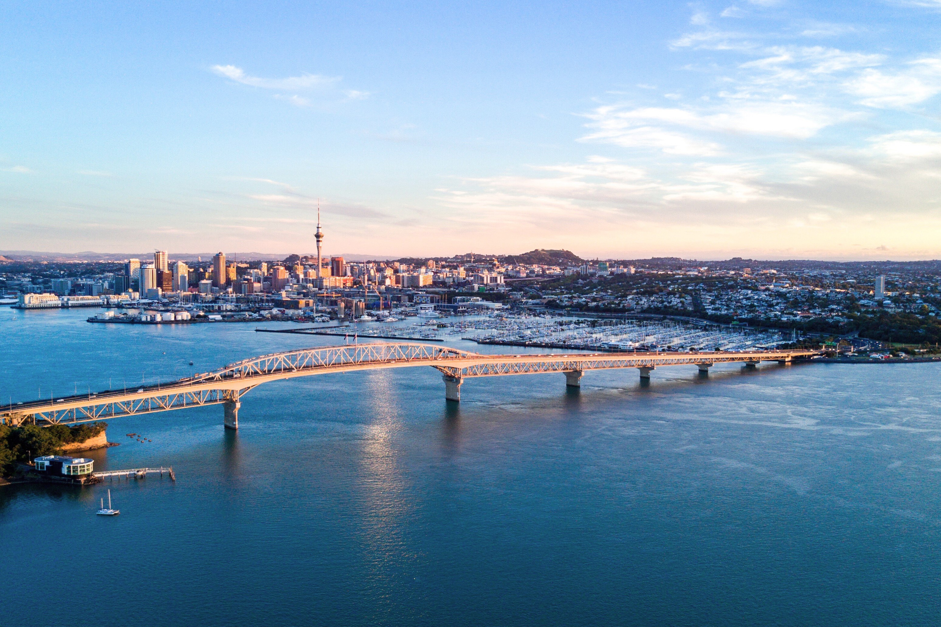 Auckland-Harbour-Bridge.jpg